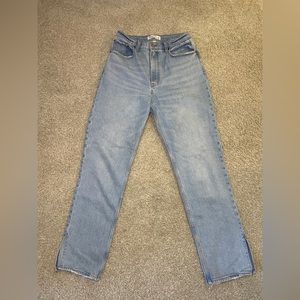 ABERCROMBIE & FITCH Curve Love Ultra High Rise 90s Straight Jean - Split Hem